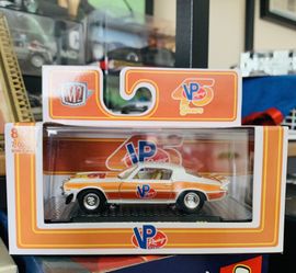 M2 Machines 1972 Chevrolet Camaro Z/28 VP Racing