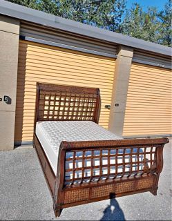 Queen size set ( deliver available)
