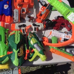 Bonche Grande De Nerf Guns And Assorted