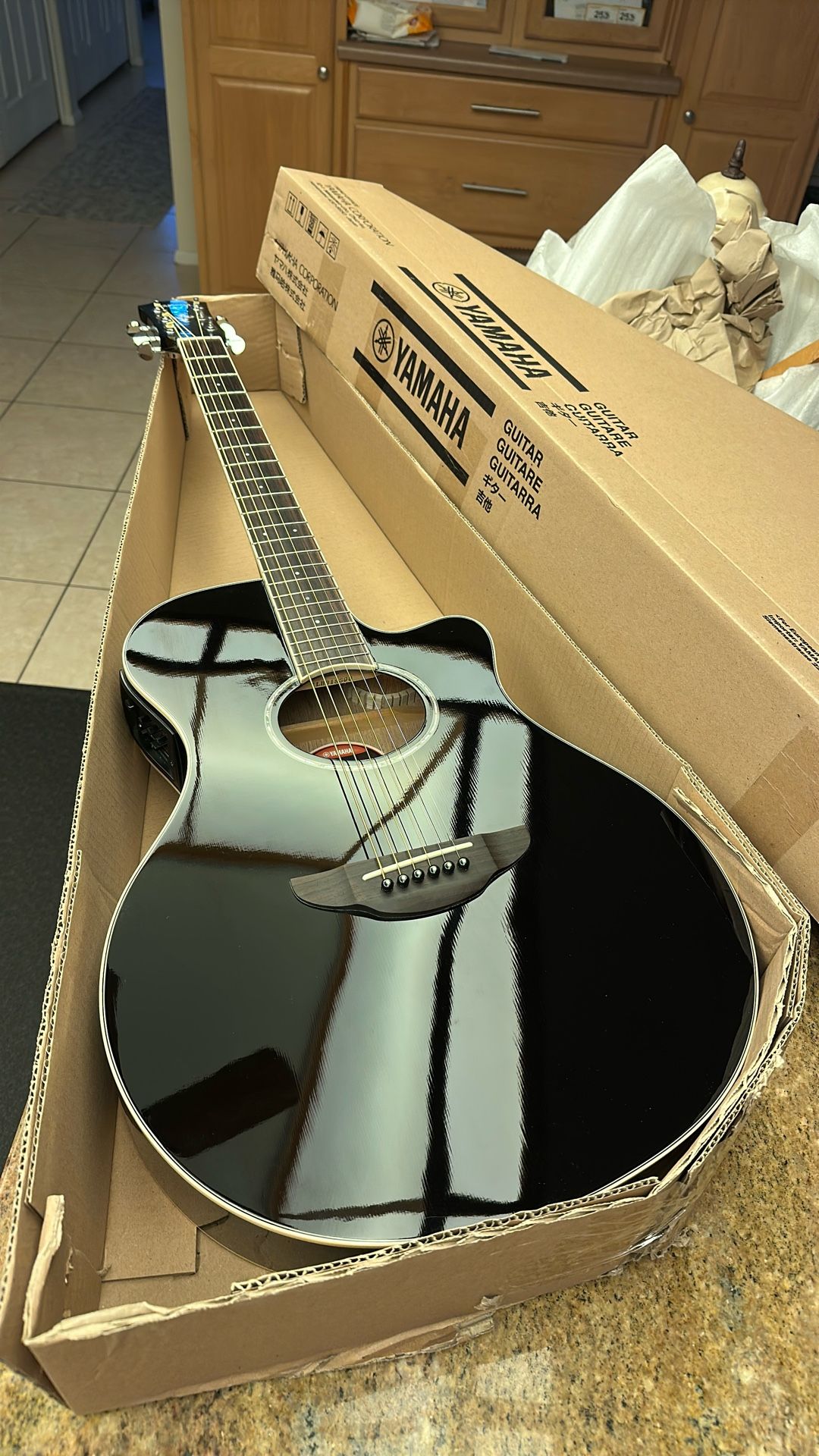 Yamaha APX600 Black Acoustic Electric Guitar