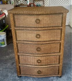 Wicker 5 drawer chest/dresser! Very good condition. L34xD23xH47”