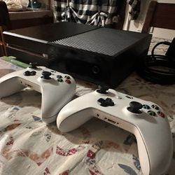 XBOX ONE with Remotes And Halo 5