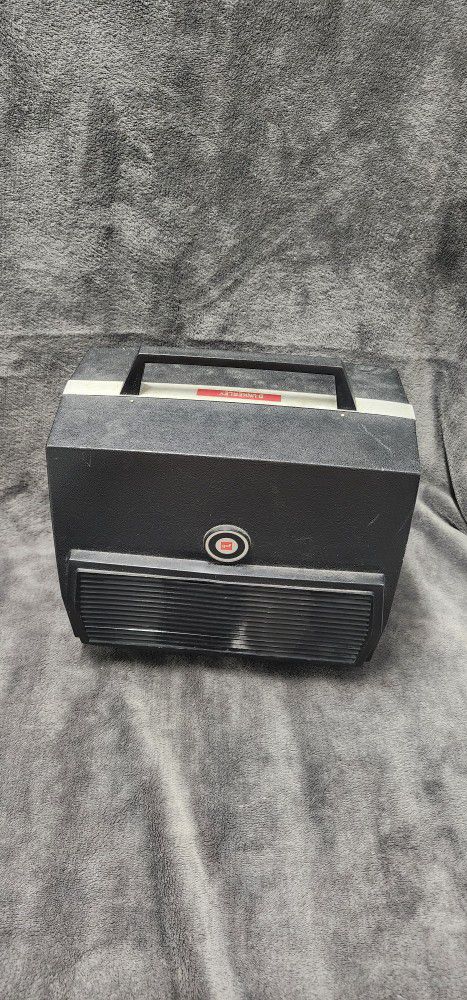 VERY NICE! GAF 1388 DUAL 8 AUTO-LOAD MOVIE FILM PROJECTOR SUPER 8MM AUTOMATIC