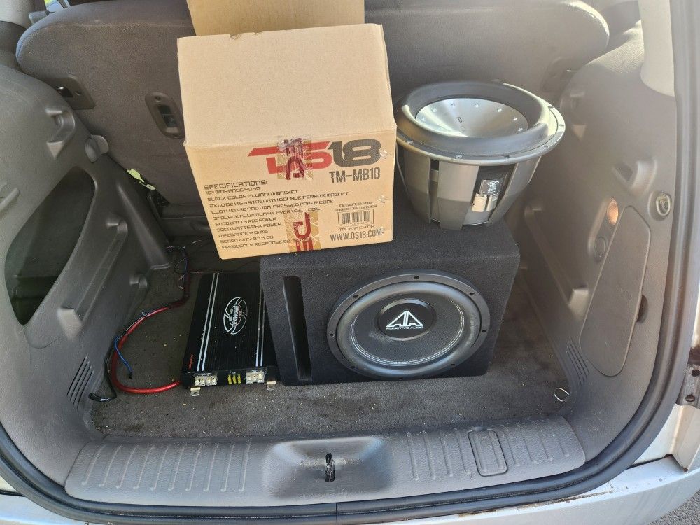 2 Subwoofer 12 Addictive Audio 600 RMS In Ported Box &12 Rockford Fosgate T 1  Amp Sold