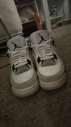 Lightly worn 9/5 size Jordan 4s