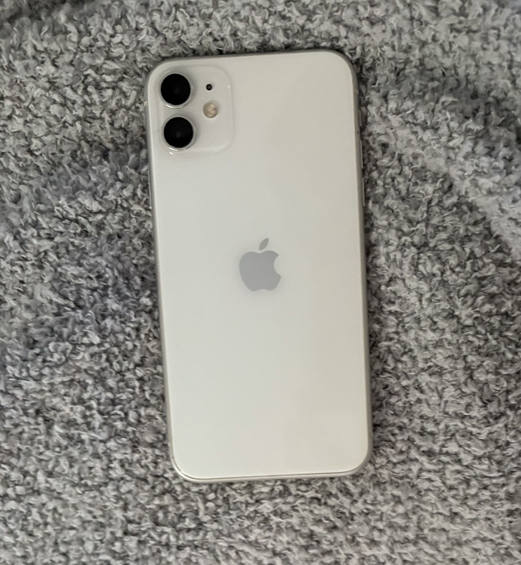 White iPhone 11 128GB for 150$