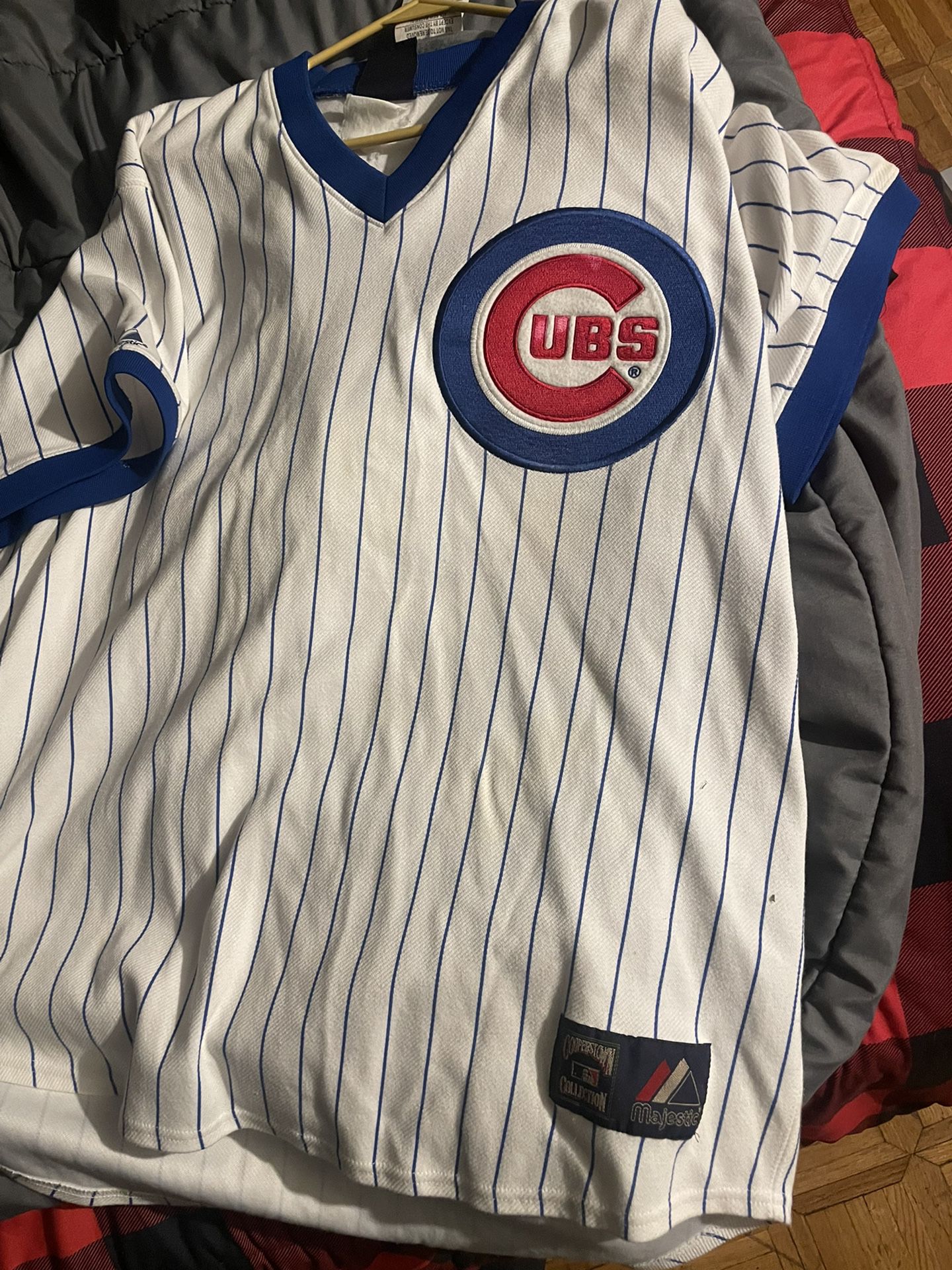 Cubs jersey signed by Alfonso Soriano there's proof in one of the