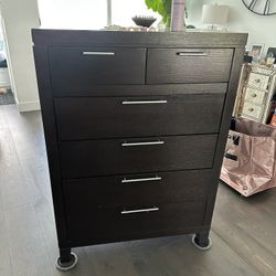 Large quality dressers, deep drawers in both directions looking to sell them today or tomorrow morning they have to be picked up and they and they are
