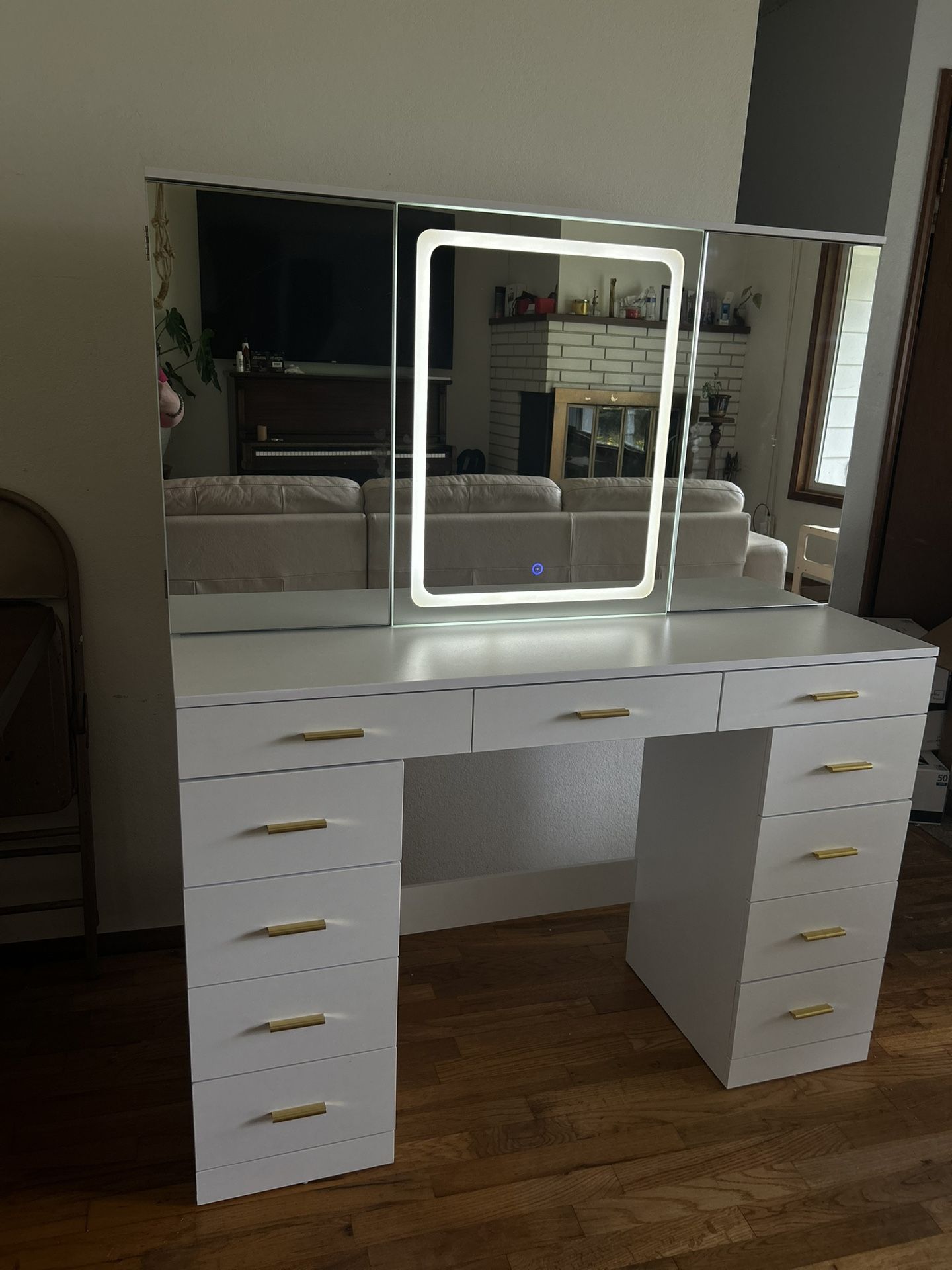 Makeup Vanity With Hidden Mirror Storage