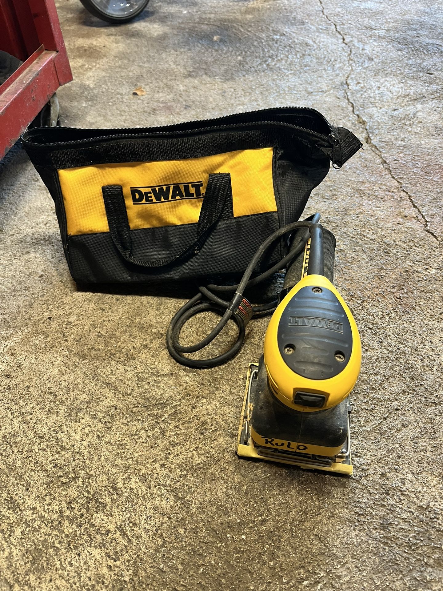 Dewalt Palm Sander 