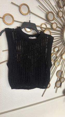 Black sweater cropped vest