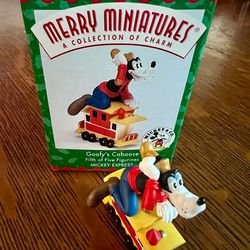 Vintage 1998 Hallmark Disney Merry Miniatures Goofy's Caboose Mickey Express