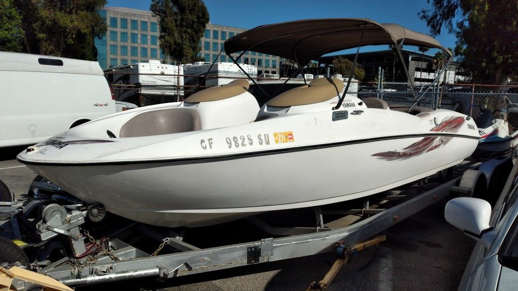 2001 Yamaha LS2000 270 twin 135hp w 3 axle trailer