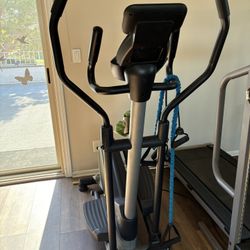 (Pending) Gold's Gym Stride Trainer elliptical machine