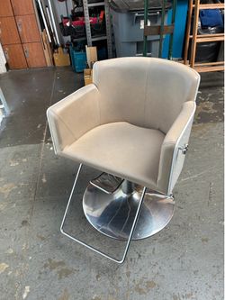 Modern Beauty salon styling chairs - Set of 6 - $400 EACH CHAIR