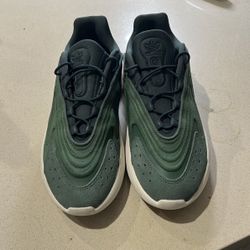 Men’s Size 9.5 Two Tone Green And Tan Adidas Ozelia. 