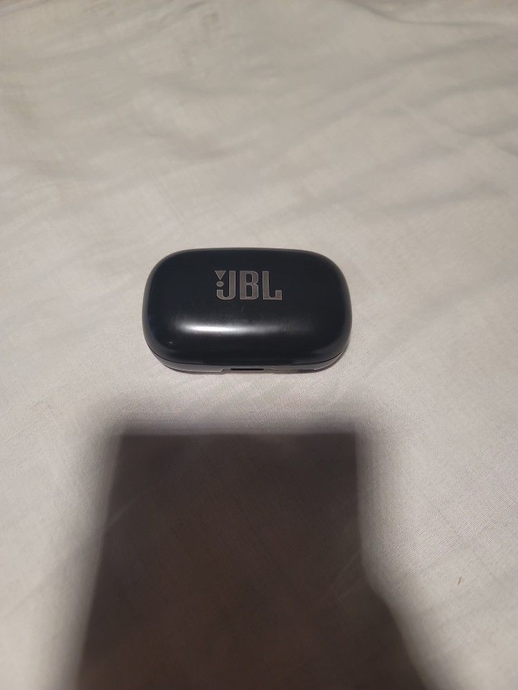 Jbl Earbuds With Build In Battery Pack