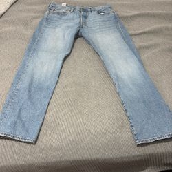 501 levi’s light blue jeans