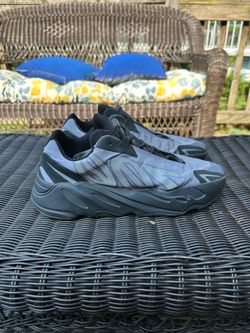 yeezy 700 mnvn “geode” 10.5