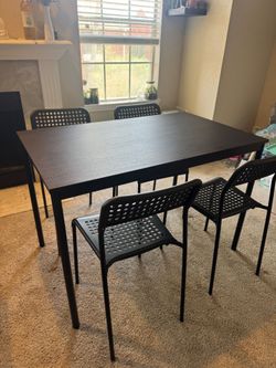 Table and chairs set