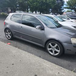 I have a 2001 Chevy Tahoe, 240000 miles 4 / 4. Automatic asking 3500 or best offer and 4500, and I'll leave the music in also have a 2008 Volkswagen R