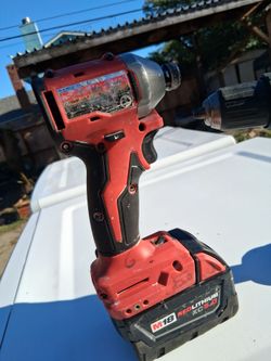 2 taladros el rijito con bateria no cargador el makita no nateria nocargador