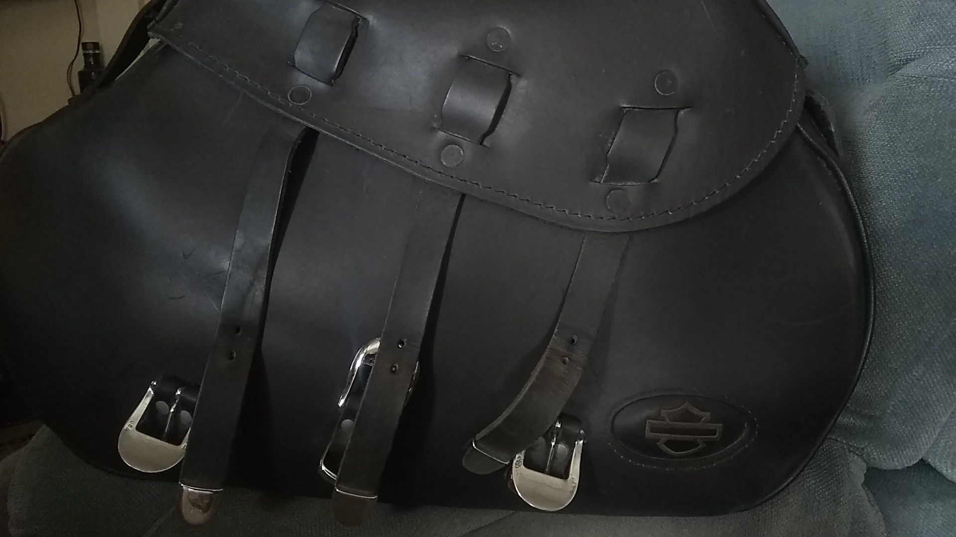 Harley-davidson saddlebags have brackets for a 2004 Sportster