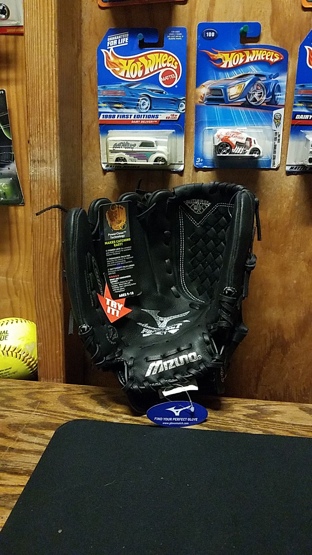Mizuno Fastpitch Softball Glove, 12"