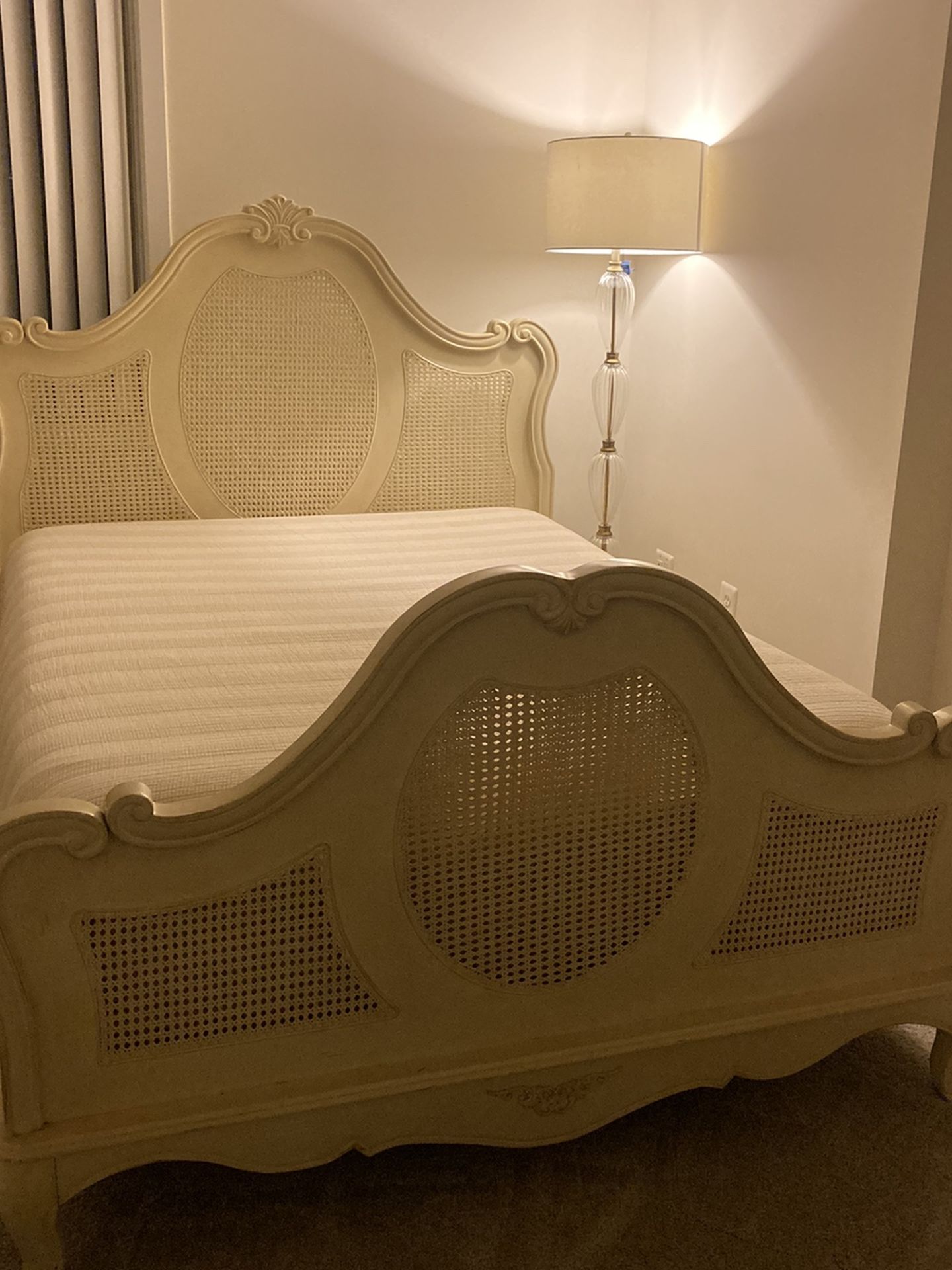 Beautiful Antiqued QUEEN Bed w Caning Detail