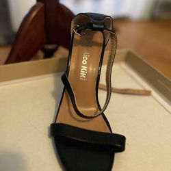 Black Elegant Strip Heels 