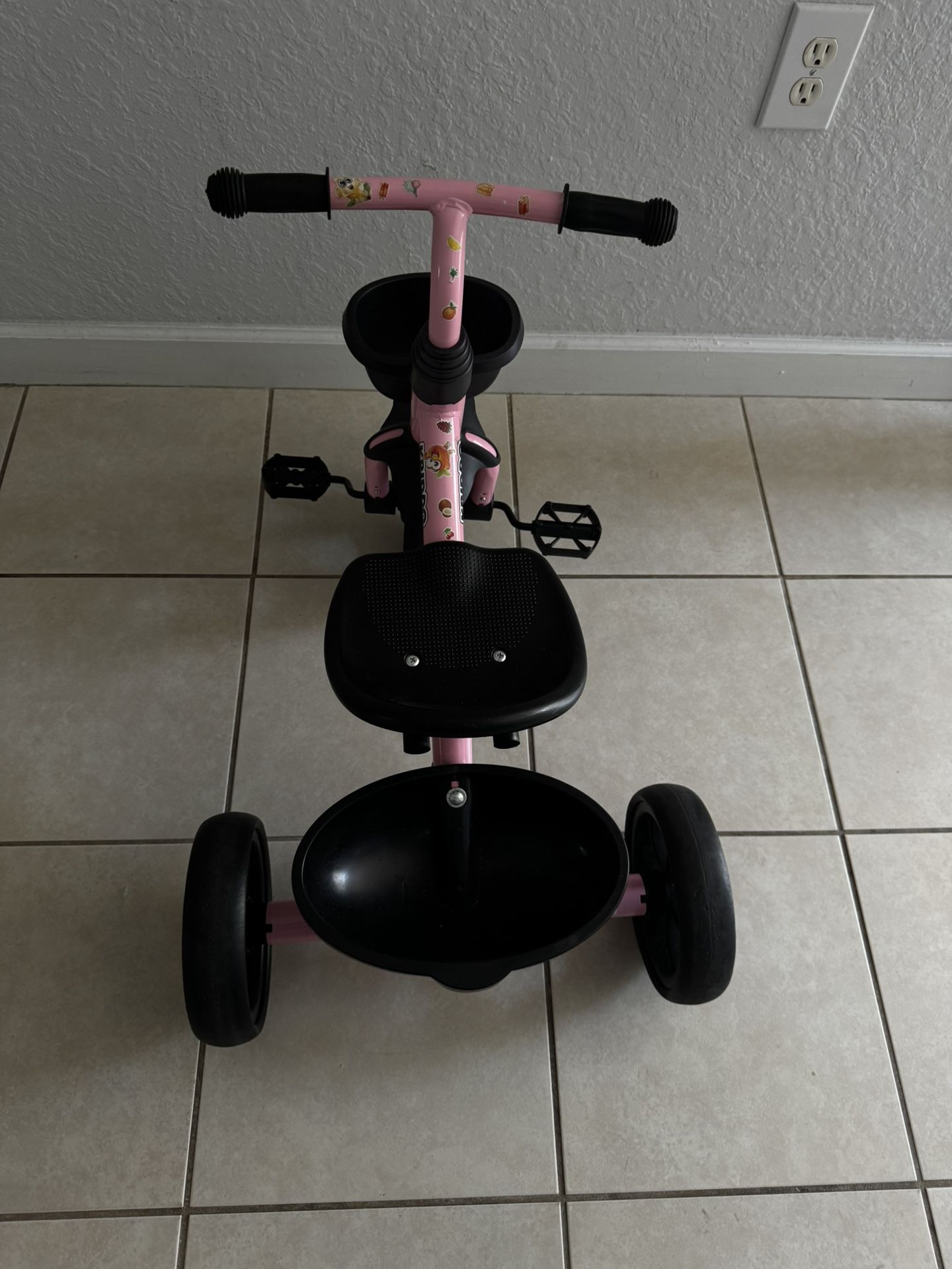 tricycle for girls aged 2 to 5 years. Used In Good Condition