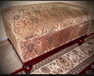 Bombay Co. Upholstered Ottoman w/ Storage
