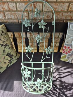 Garden Decor/ Planter Holder H 25"1/2, W 10"