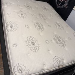 🛏️ Full Size Mattress + low profile box spring  – Clean, Ready to Use