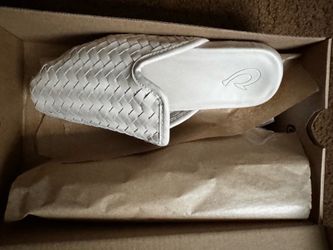 Olukai sandals size 5 woman’s
