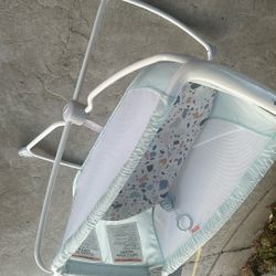 Fisher Price Baby Blue Baby Bassinet With Toy 