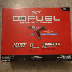 Milwaukee Fuel M18 1/4" Blind Rivet Tool   