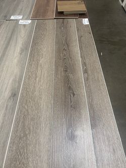 Vinyl plank