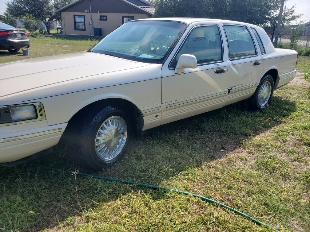 1995 Lincoln Town Car for Sale in Palmview, TX OfferUp