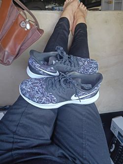 Women's Nike Tennies 7&1/2