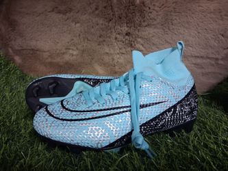 Soccer cleats us size 3.5youth