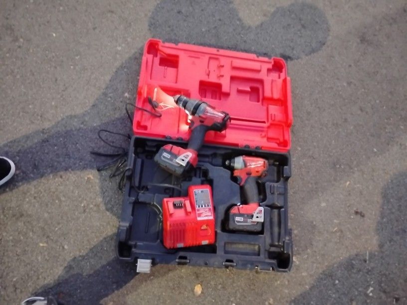 Saw Zaw Two Drills Milwaukee With Charger