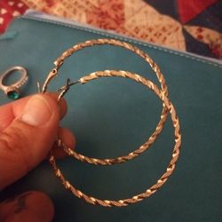 1 Pair Of Gold Twisted CREOLES