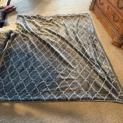 THROW BLANKET - LIKE NEW!!!  2 FOR $40