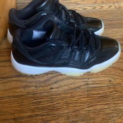 Jordan 11 Black/white 9.5