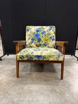 Vintage Floral Upholstered Accent Chair with Wooden Arms