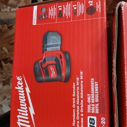 Milwaukee New Sander 18M 