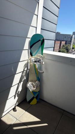 Burton snowboard rider 5’3”