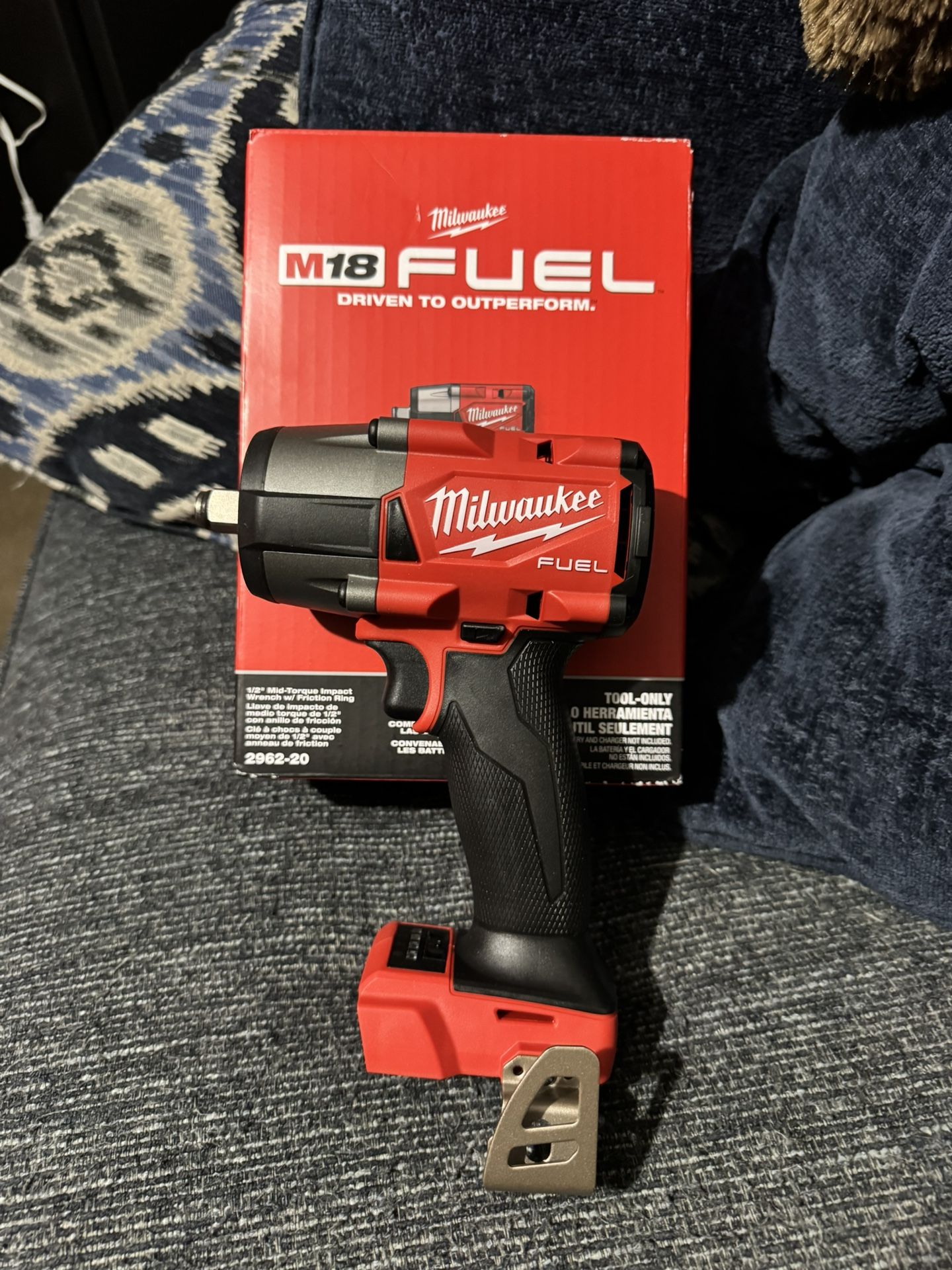 M18 FUEL GEN-2 18V Mid Torque 1/2 in. Impact Wrench F Ring