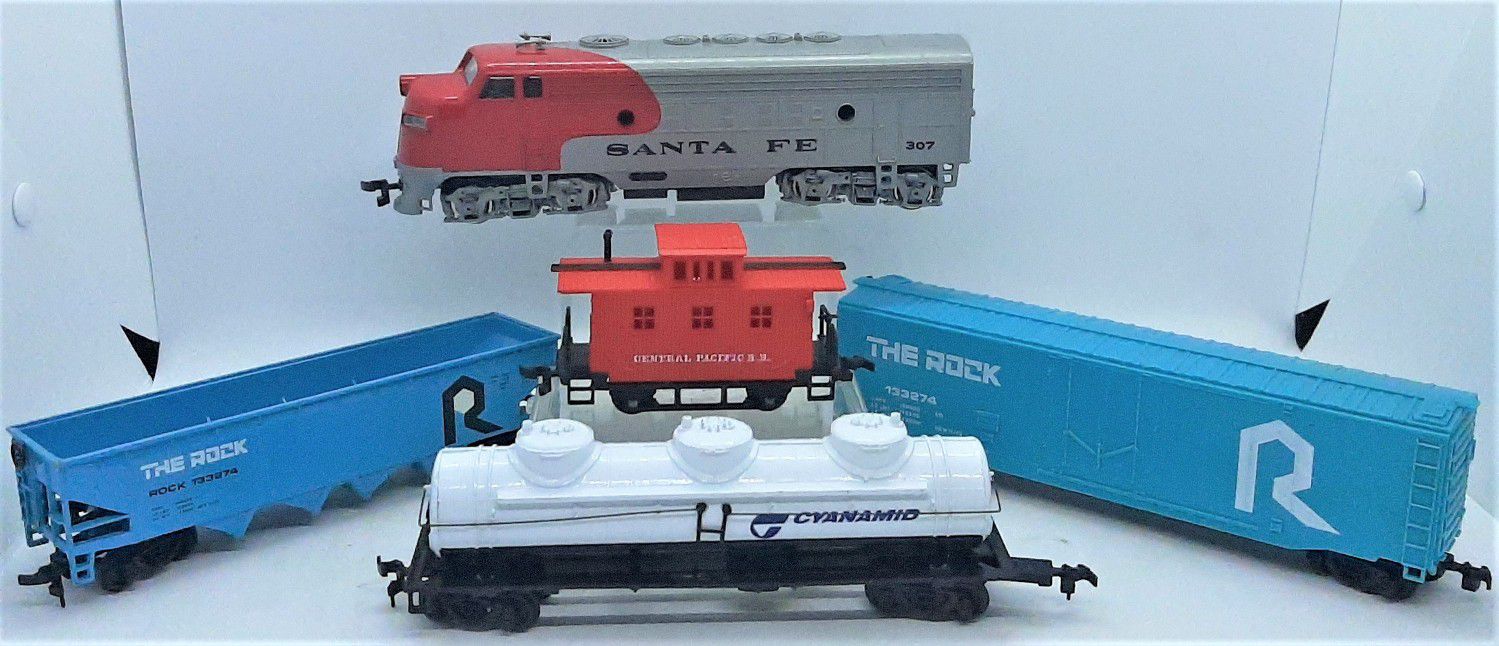 Bachmann Set of 4 (engine, freight cars & caboose) ~ see pics